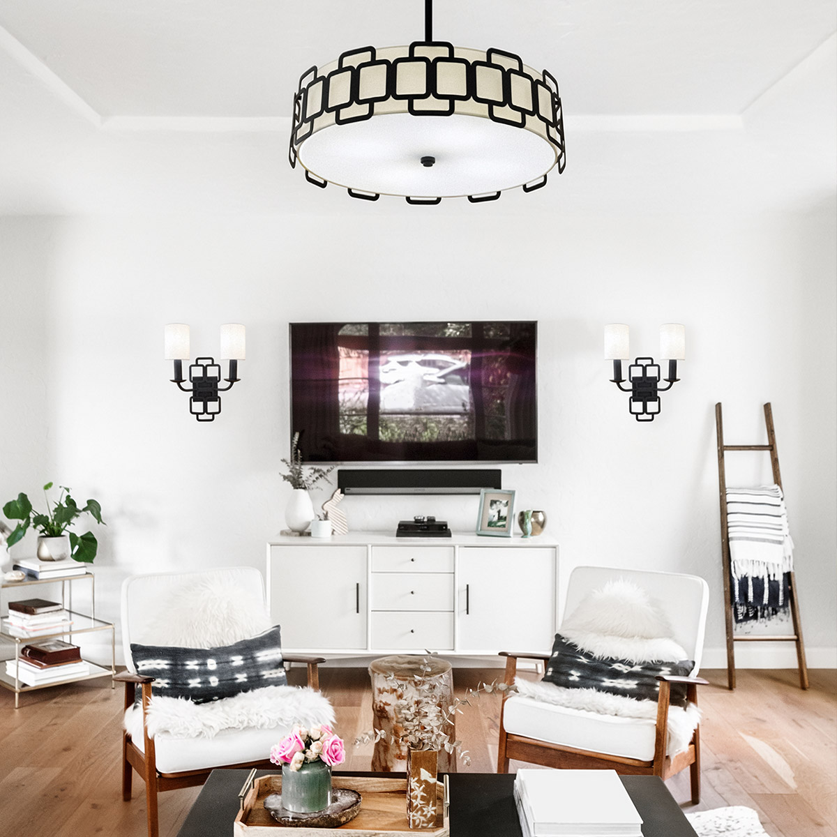Sabina Ø57 Svart taklampa från Elstead Lighting - Den geometriska konstruktionen i svart st&aring;l skapar ett stilfullt m&ouml;nster runt textilsk&auml;rmen i off-white f&auml;rg och ger lampan en modern karakt&auml;r.
