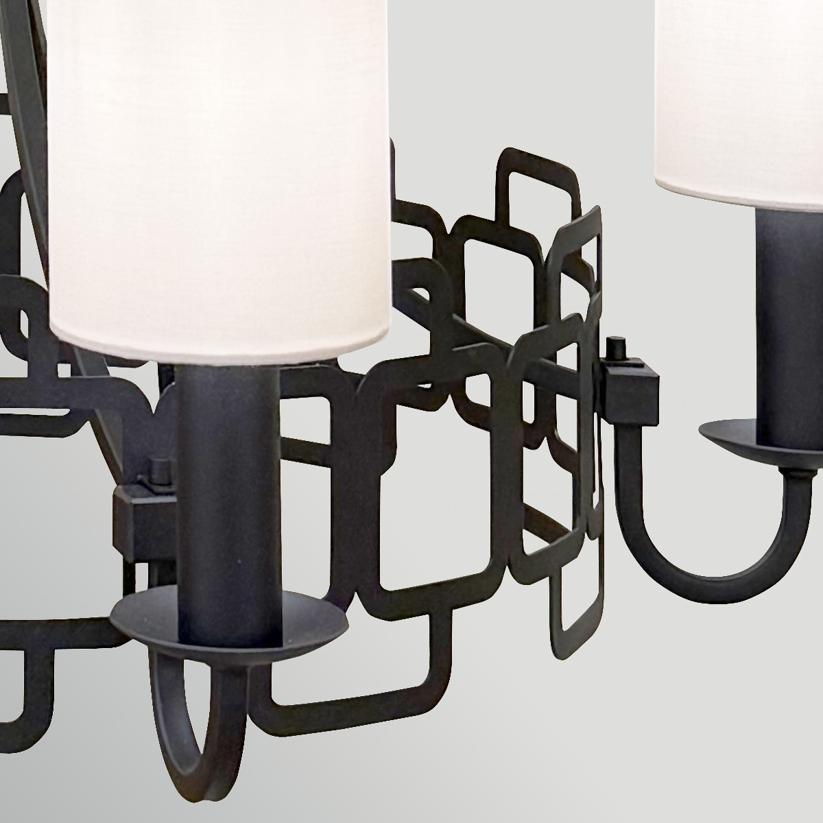 Sabina Ø72 Svart taklampa från Elstead Lighting - Stommen i svart st&aring;l pryds av ett geometriskt m&ouml;nster som ger lampan en modern och karakt&auml;rsfull k&auml;nsla.