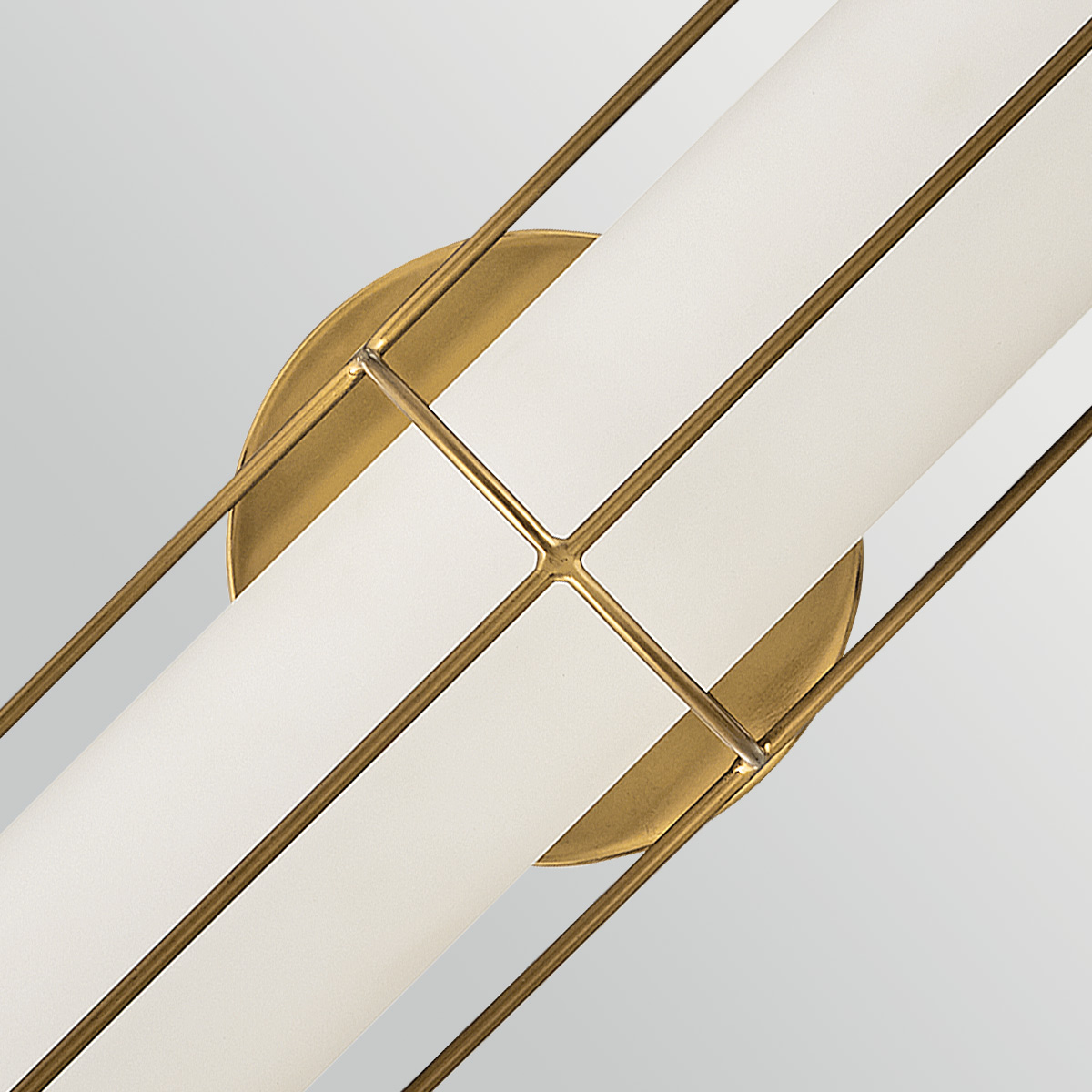 Saylor 60cm Mässing badrumslampa från Elstead Lighting - Armaturen &auml;r tillverkad i metall med en varm m&auml;ssingsfinish och har ett avl&aring;ngt opalglas som sprider ett j&auml;mnt och fint ljus.