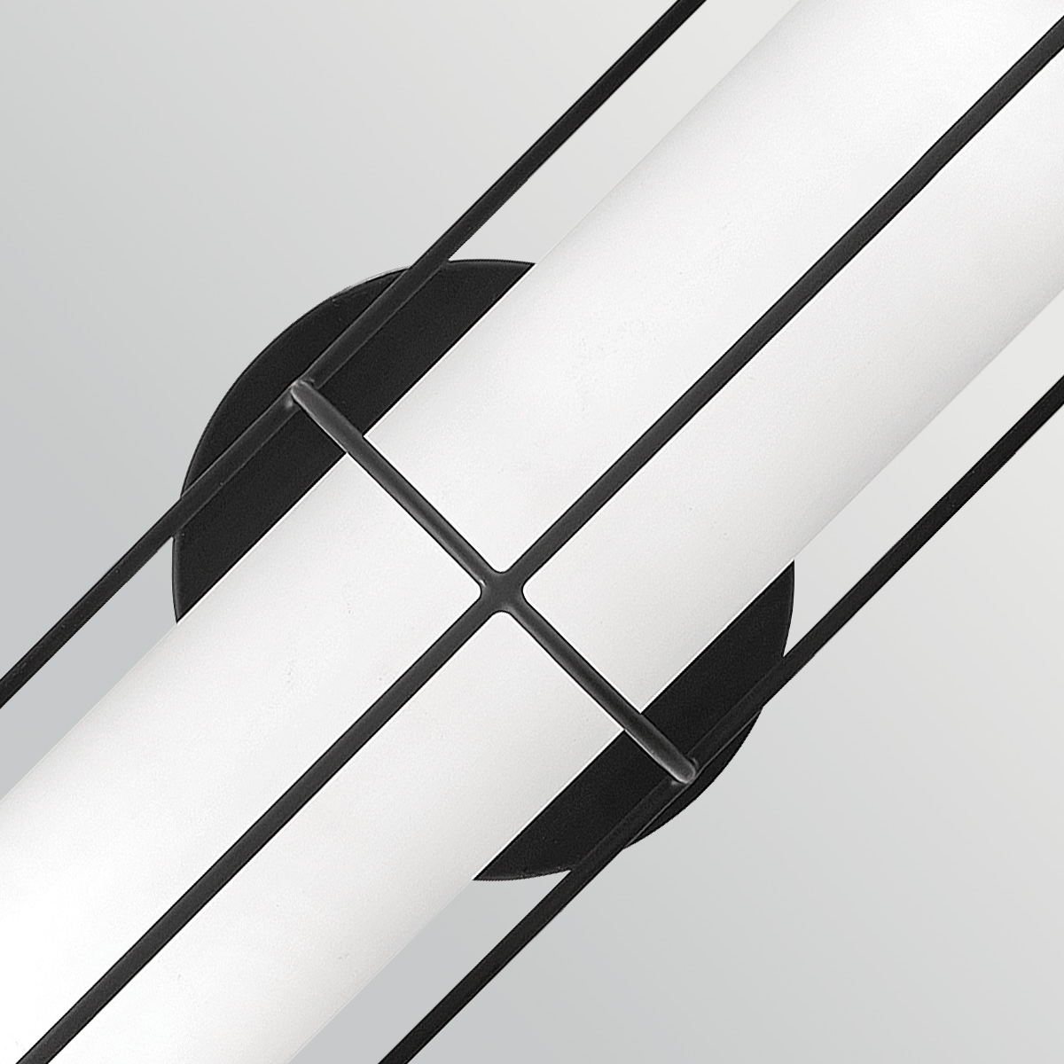 Saylor 43cm Svart badrumslampa från Elstead Lighting - Armaturen &auml;r tillverkad i metall med en mattsvart finish och har ett avl&aring;ngt opalglas som sprider ett j&auml;mnt och fint ljus.