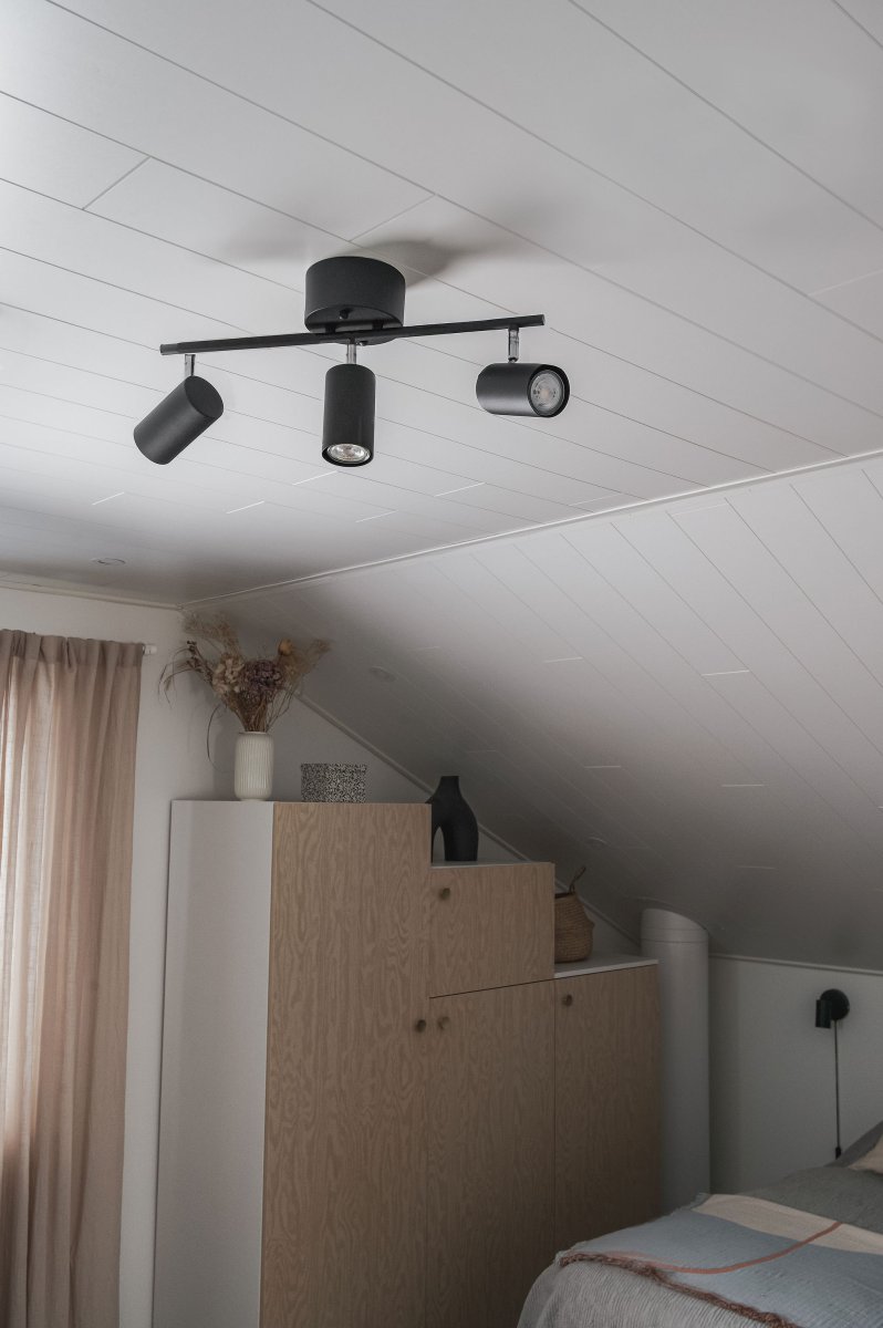 Marlina 3 Svart spotlight från Trio Lighting - Den moderna taklampan MARLEY med 3 lampor erbjuder anpassad belysning i vardagsrummet eller hallen.