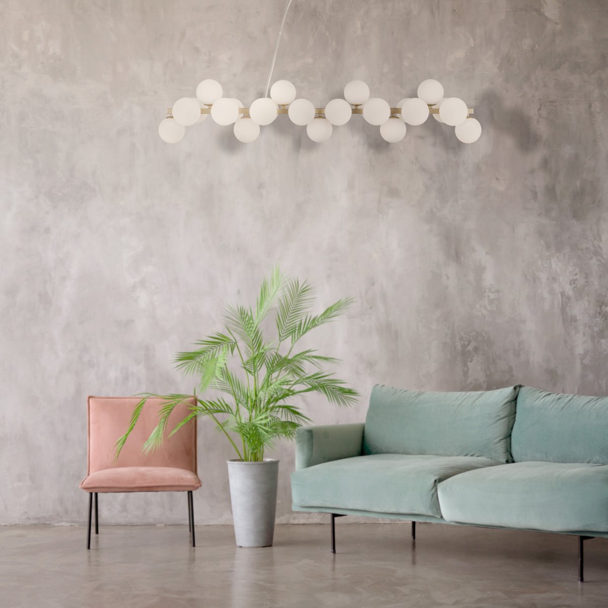 Dallas 123cm Guld taklampa från Maytoni - Dess unika design med runda glaskupor i olika riktningar skapar ett dramatiskt och elegant ljusspel som fyller rummet med v&auml;rme och karakt&auml;r.