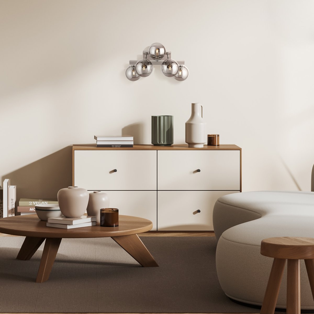 Dallas 40cm Krom vägglampa från Maytoni - Skapa en sofistikerad och inbjudande atmosf&auml;r med Dallas, en lampa som lyser upp ditt hem med klass och finess.