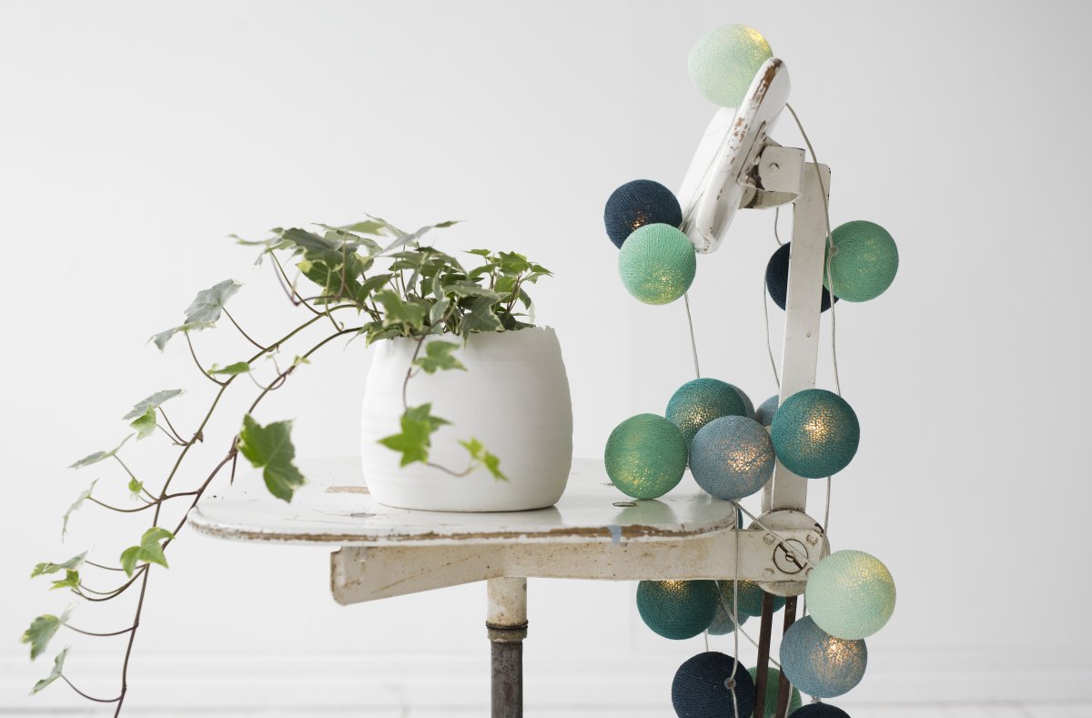 Irislights Cool Mint 20 bollar Blå från Irislights - Produkten &auml;r handtillverkad och variationer i f&auml;rg, form och storlek kan d&auml;rf&ouml;r f&ouml;rekomma.