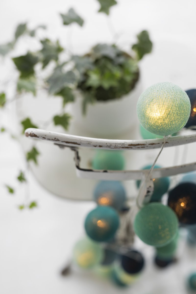 Irislights Cool Mint 20 bollar Blå från Irislights - Produkten &auml;r handtillverkad och variationer i f&auml;rg, form och storlek kan d&auml;rf&ouml;r f&ouml;rekomma.