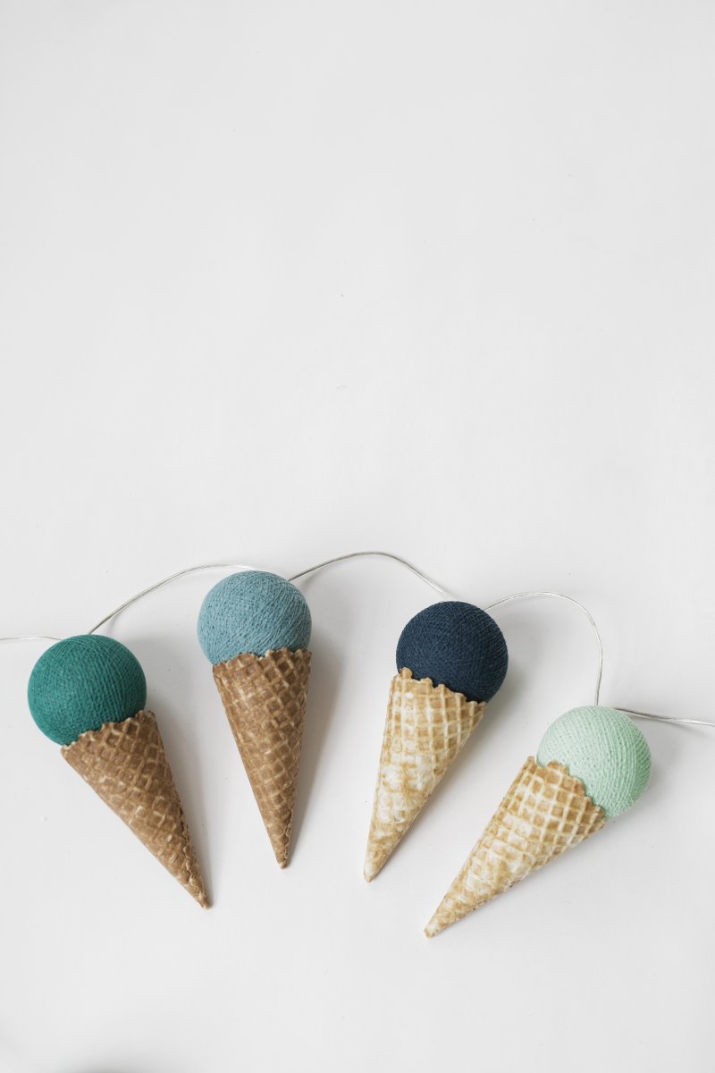 Irislights Cool Mint 20 bollar Blå från Irislights - Produkten &auml;r handtillverkad och variationer i f&auml;rg, form och storlek kan d&auml;rf&ouml;r f&ouml;rekomma.