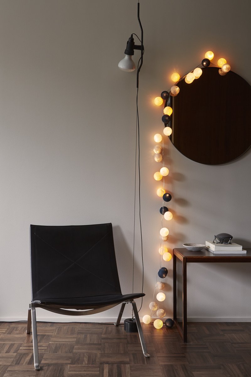 Irislights Moonlight 35 bollar Flerfärgad från Irislights - Produkten &auml;r handtillverkad och variationer i f&auml;rg, form och storlek kan d&auml;rf&ouml;r f&ouml;rekomma.