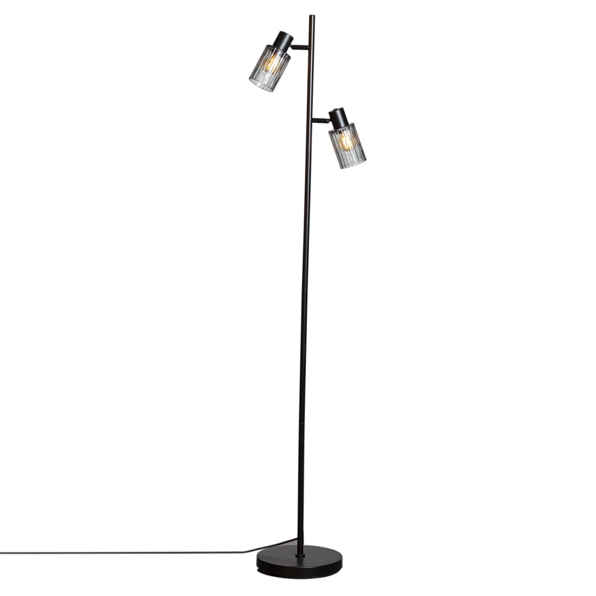 Kiera 2 Svart/Rökfärgad golvlampa från Cottex - Det tonade glaset skapar ett mjukt och st&auml;mningsfullt ljus samtidigt som den ribbade strukturen ger ett vackert ljusspel.