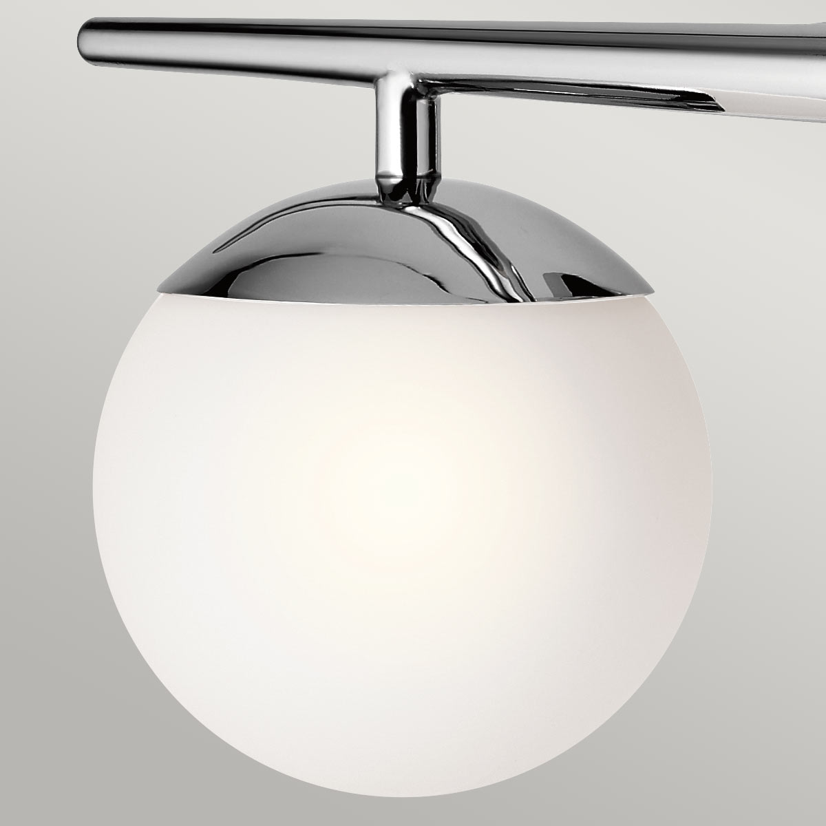 Jasper 42cm Polerad krom badrumslampa från Elstead Lighting - Ett utm&auml;rkt val f&ouml;r den som vill ge sitt hem en tidl&ouml;s och sofistikerad touch.