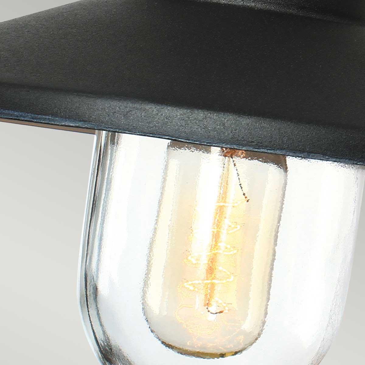 Klampenborg Ø28 Svart utelampa från Elstead Lighting - Lampan har IP44-klassning och levereras med en imponerande 15-&aring;rs garanti, vilket g&ouml;r den b&aring;de praktisk och l&aring;nglivad.