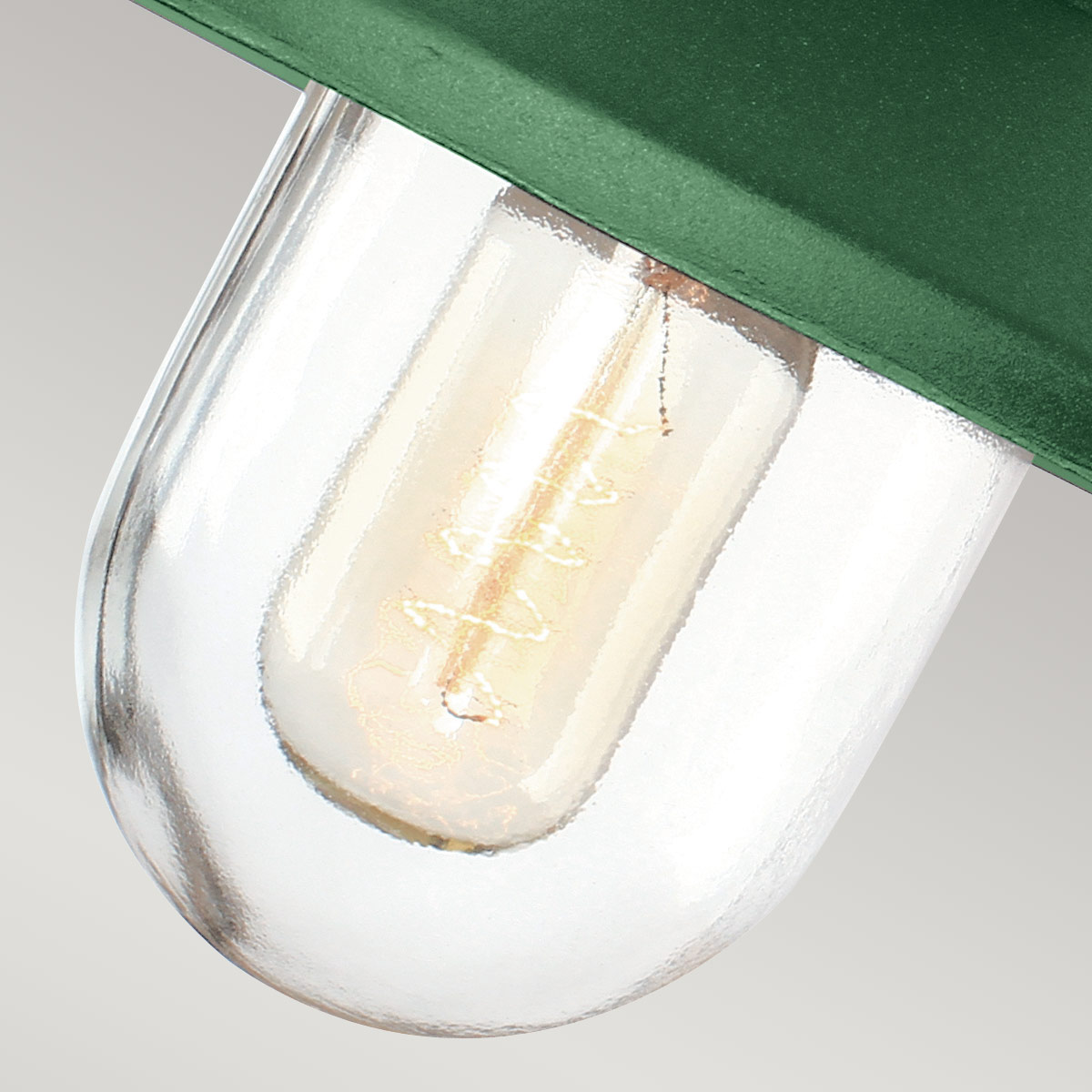 Klampenborg Ø28 Grön utelampa från Elstead Lighting - Lampan har IP44-klassning och levereras med en imponerande 15-&aring;rs garanti, vilket g&ouml;r den b&aring;de praktisk och l&aring;nglivad.