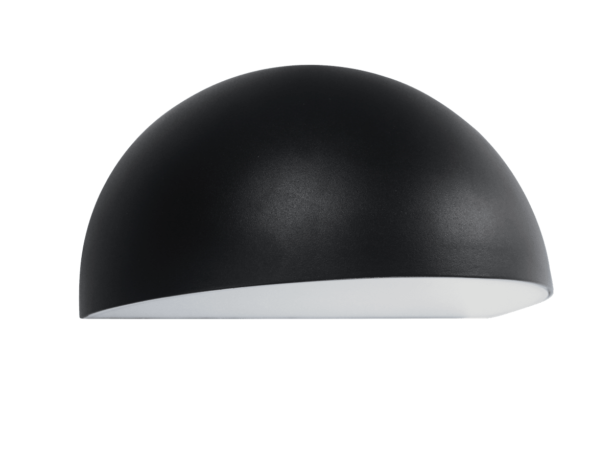 Karlskrona Svart utelampa från Nordic Lighting - Placera f&ouml;rslagsvis vid entr&eacute;n, uteplatsen eller flera i rad l&auml;ngs med fasaden.