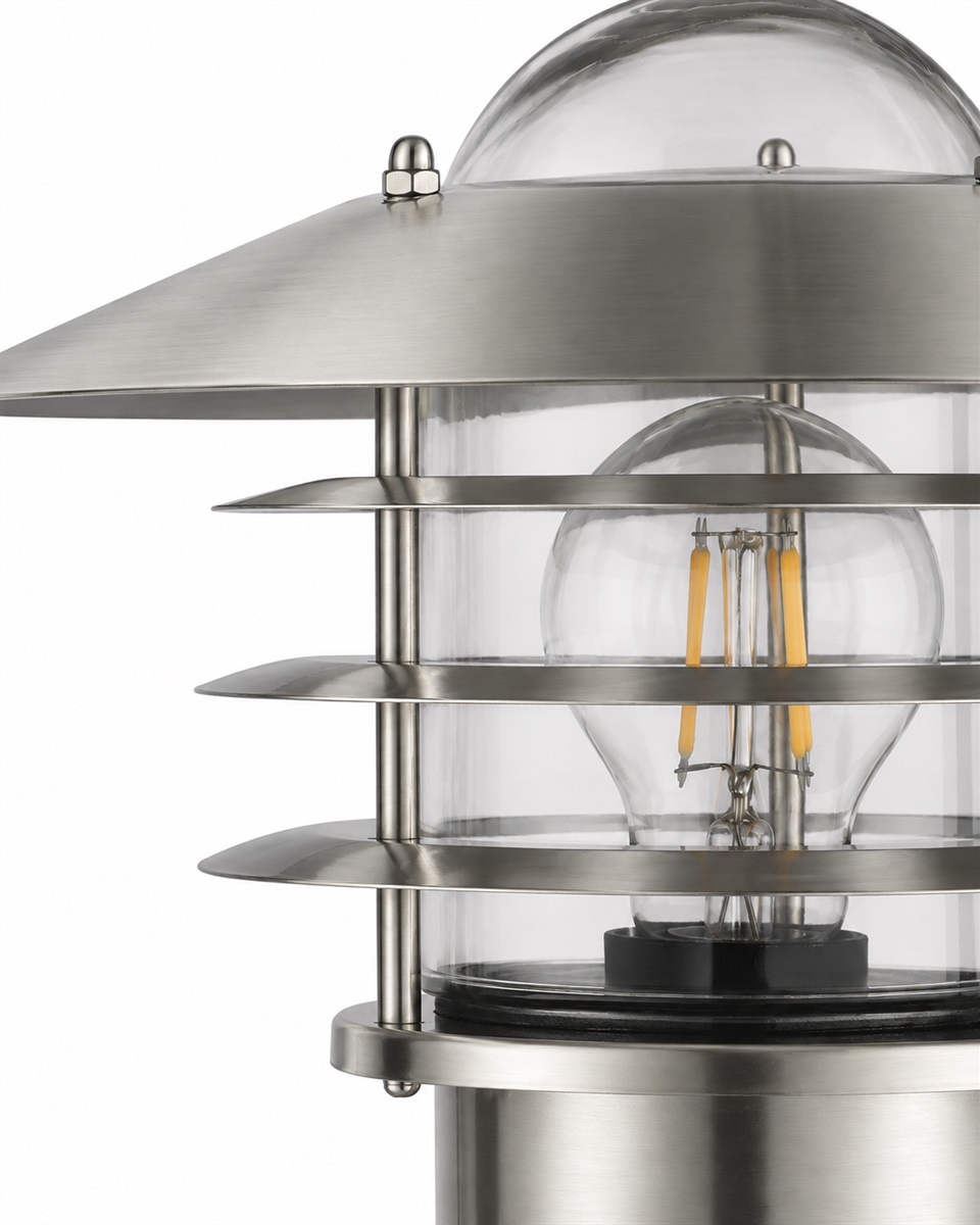 Kalmar Borstad stål utelampa från Nordic Lighting - Kalmar v&auml;gglampa &auml;r en klassisk och stilren utomhuslampa i aluminium med klart glas.