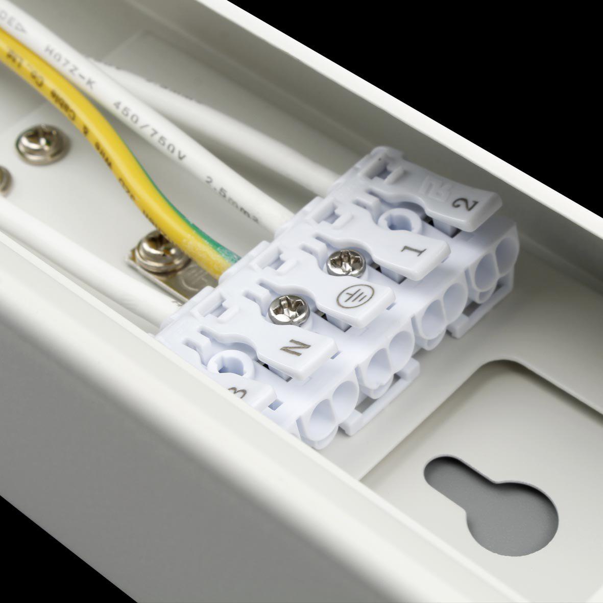 Liny Basic 3000K 130cm Vit från Designlight - Liny Basic &auml;r en robust och energieffektiv industriarmatur med LED-teknik, framtagen f&ouml;r allm&auml;nbelysning i industri- och verksamhetsmilj&ouml;er d&auml;r ett varmvitt ljus &ouml;nskas.