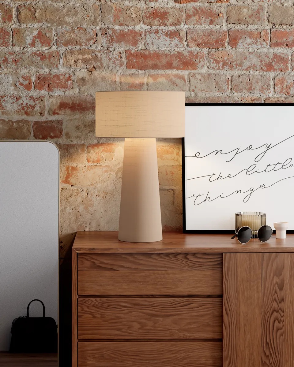 Linum 50cm Beige bordslampa från By Rydéns - Linum &auml;r en stilren och dekorativ bordslampa i beige linne som skapar ett mjukt och harmoniskt uttryck i hemmet.
