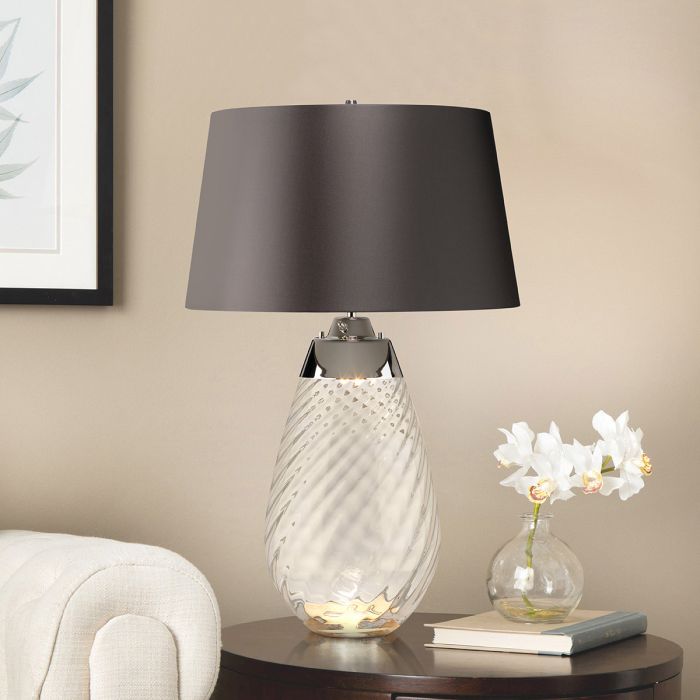 Lena 74cm Grå/rökfärgad bordslampa från Elstead Lighting - Till basen ing&aring;r en utbytbar GU10 ljusk&auml;lla p&aring; 7W med 3000K varmvitt ljus och 620lm.