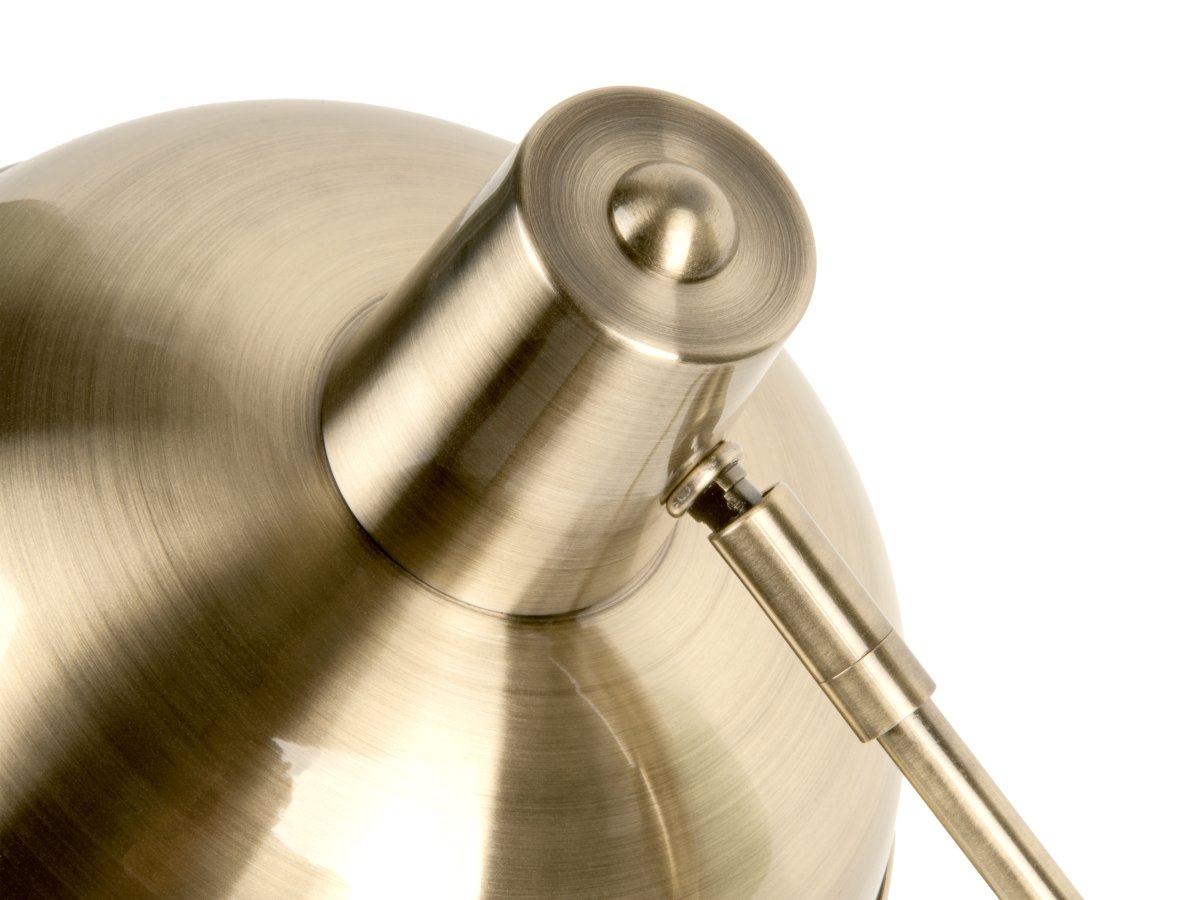 Hood 38cm Antikmässing skrivbordslampa från Leitmotiv - Den r&ouml;rliga sk&auml;rmen med vit insida ger en j&auml;mn och behaglig ljusspridning, perfekt f&ouml;r l&auml;sning eller arbete.