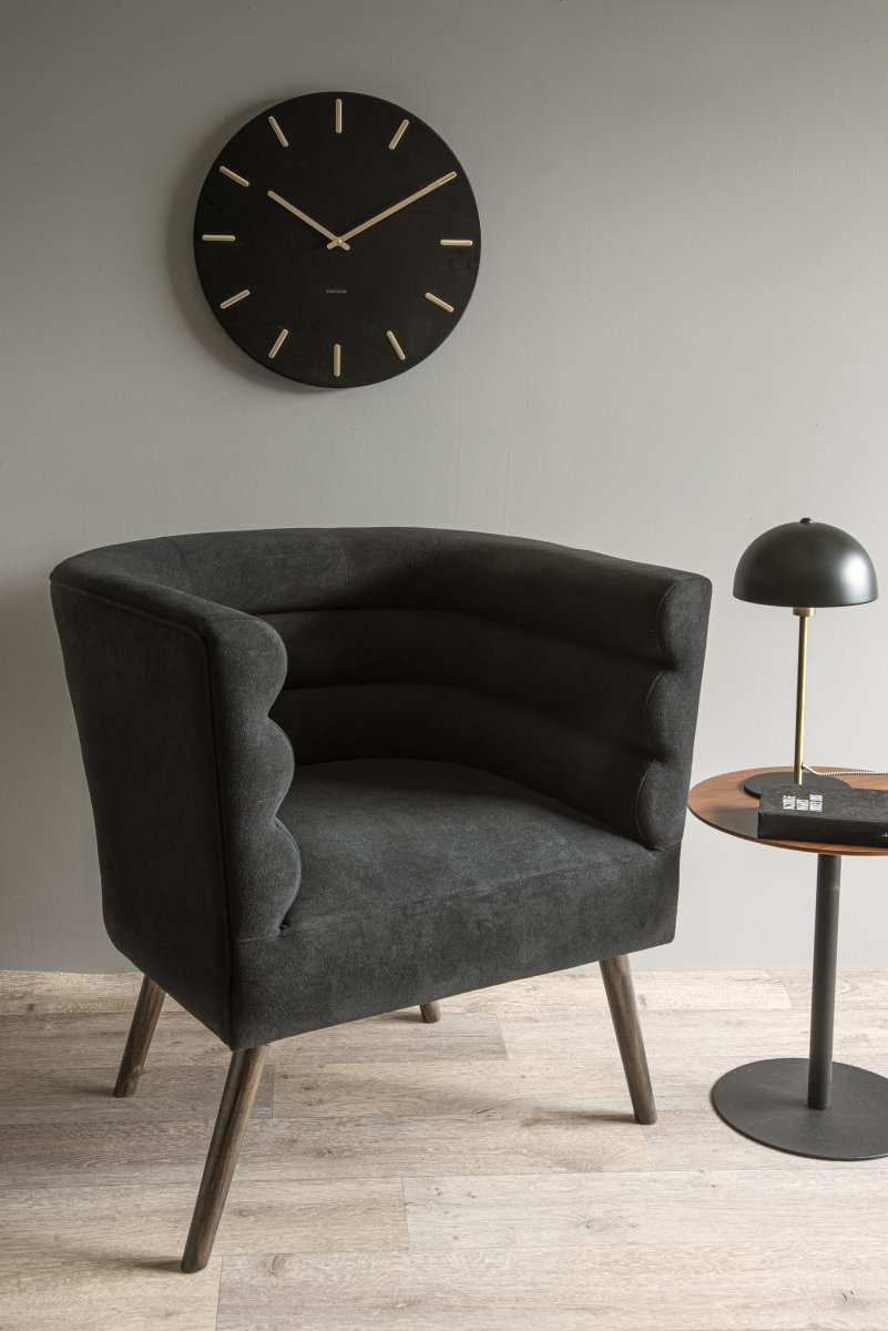 Bonnet 40cm Svart bordslampa från Leitmotiv - Den svarta sk&auml;rmen tillsammans med eleganta m&auml;ssingsdetaljer skapar ett stilrent och trendigt uttryck, samtidigt som lampan sprider ett varmt och behagligt ljus.