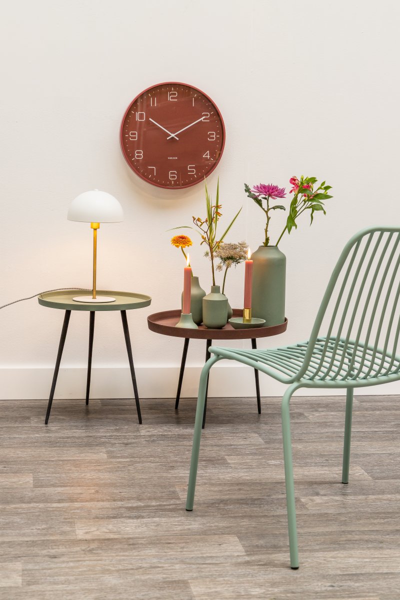 Bonnet 40cm Vit bordslampa från Leitmotiv - Den vita sk&auml;rmen tillsammans med eleganta m&auml;ssingsdetaljer skapar ett stilrent och trendigt uttryck, samtidigt som lampan sprider ett varmt och behagligt ljus.