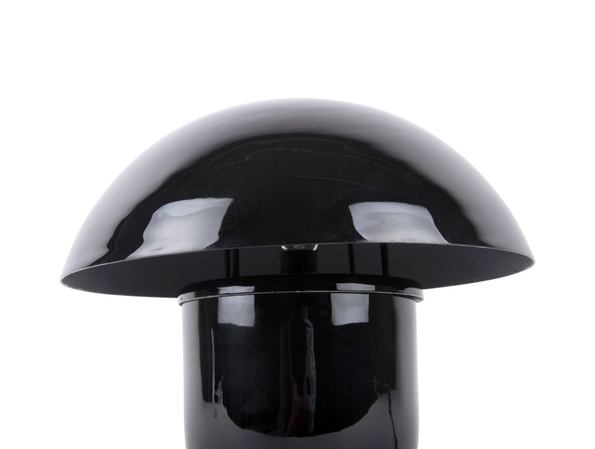 Mushroom 25cm Svart bordslampa från Leitmotiv - Lampans kupa skapar ett bl&auml;ndfritt ljus och riktar ljuset ned&aring;t, vilket ger en behaglig och st&auml;mningsfull belysning.