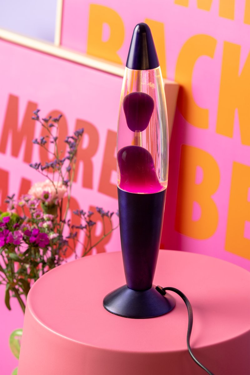 Rocket 35cm Lila barnlampa från Leitmotiv - Kombinationen av metall och glas tillsammans med den m&ouml;rka lila f&auml;rgen skapar ett enhetligt och effektfullt uttryck.