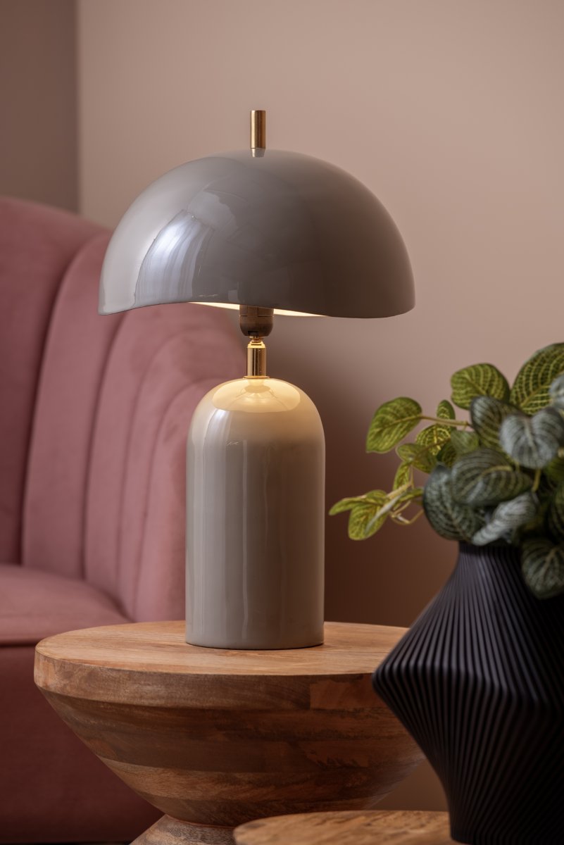 Querido 40cm Grå bordslampa från Leitmotiv - Tillverkad i metall med en blank gr&aring; finish och detaljer i guldfinish, blir den ett stilfullt inslag i hemmet.