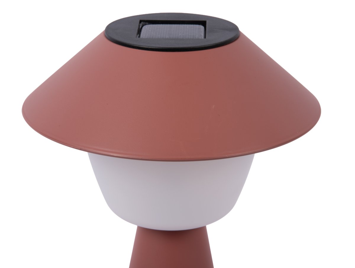 Marioneta 32cm Roströd solcellslampa från Leitmotiv - Den &auml;r tillverkad av plast i en m&ouml;rk rostr&ouml;d nyans med en vit kupa som sprider ett mjukt och behagligt ljus.