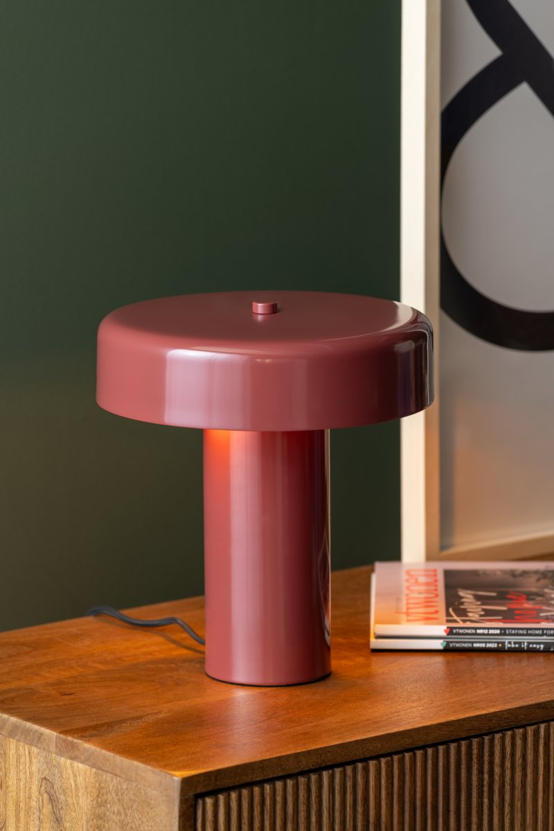 Riqueza Palo 26cm Vinröd bordslampa från Leitmotiv - Riqueza Palo &auml;r en stilren bordslampa av metall med blank finish i en vinr&ouml;d nyans.