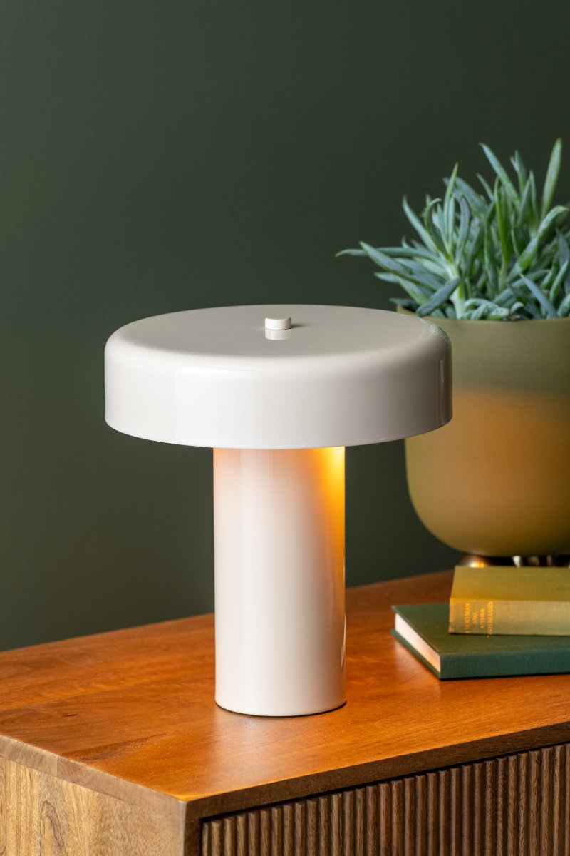 Riqueza Palo 26cm Greige bordslampa från Leitmotiv - Riqueza Palo &auml;r en stilren bordslampa av metall med blank finish i en ljus greige nyans.