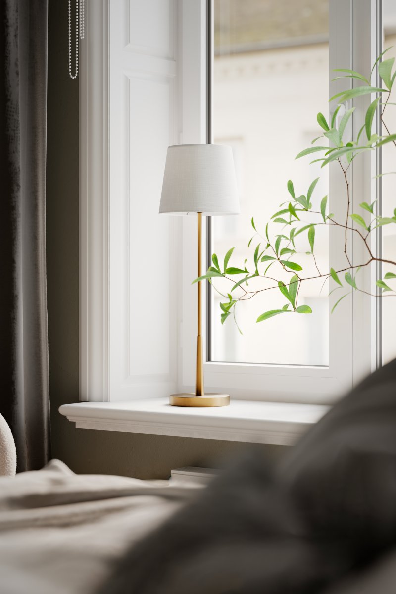 Lumi 68cm Guld bordslampa från By Rydéns - Kombinationen av vit sk&auml;rm som ger fin ljusspridning och lampfoten i m&auml;ssing bidrar med en elegans till rummet.