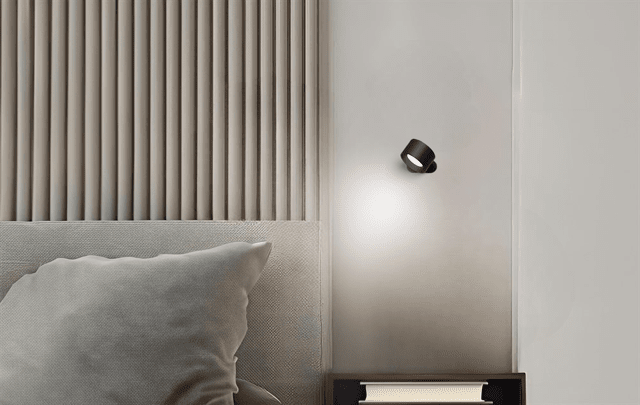 No cable Vit portabel från Unison - NO CABLE &auml;r en stilren uppladdningsbar v&auml;gglampa som inte beh&ouml;ver eluttag och kan placeras varsomhelst utan borrning och verktyg.