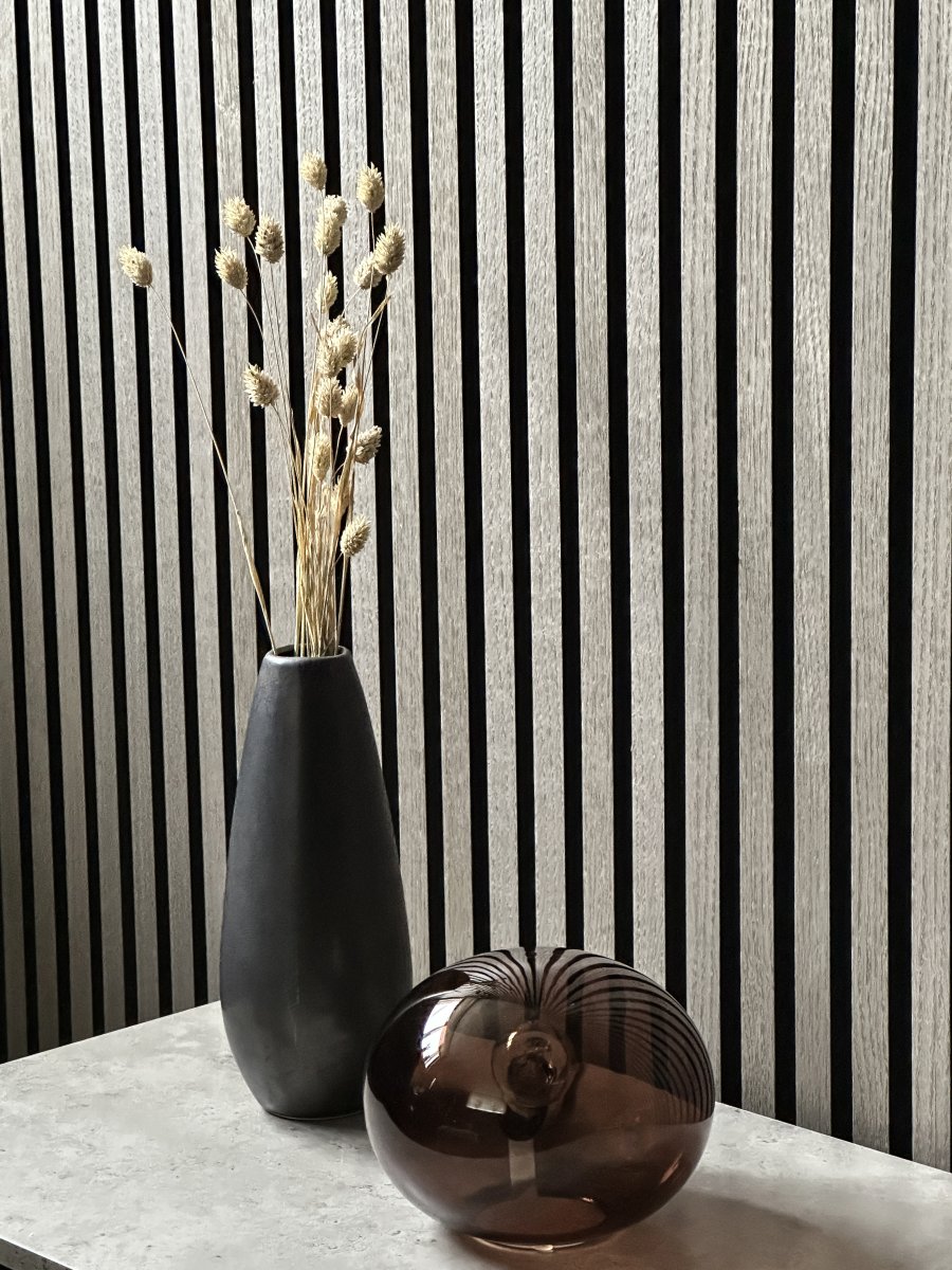 Globus 14cm Brun bordslampa från Aneta Lighting - Globus bordslampa i brunf&auml;rgat glas med ljusk&auml;lla inuti glasbollen som ger ett dekorativt och bekv&auml;mt ljus.