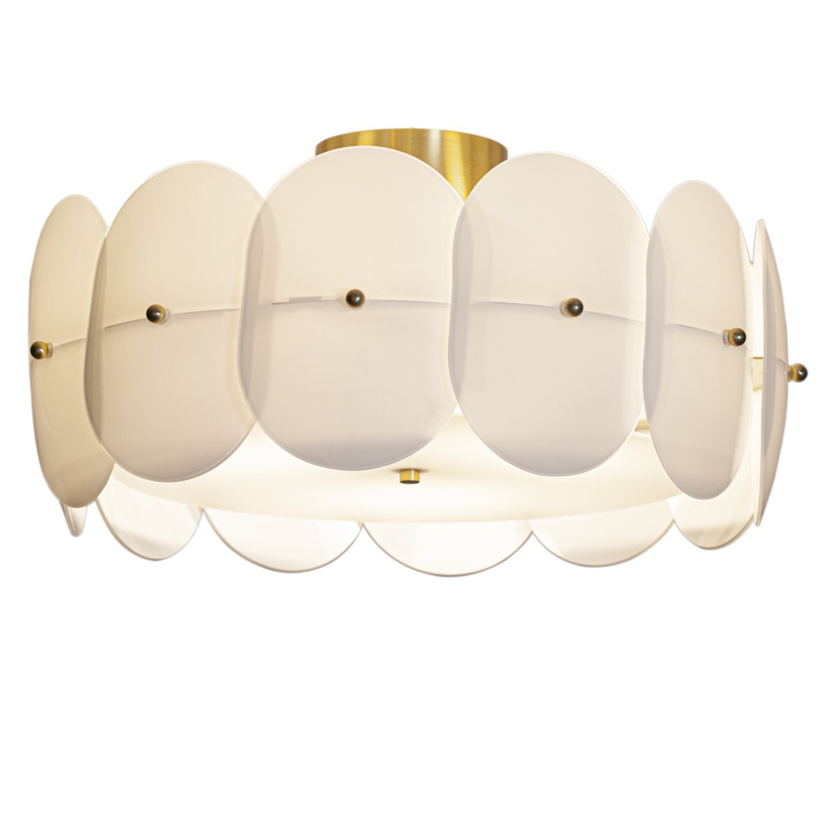 Omlott Ø53 Vit plafond från By Rydéns - Oavsett var den placeras blir den ett garanterat blickf&aring;ng!