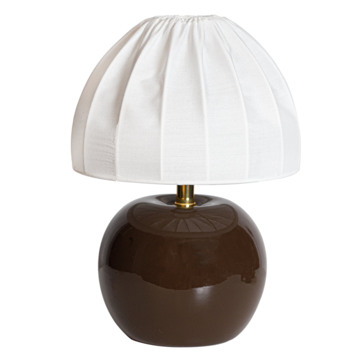 Peach 27cm Brun bordslampa från Cottex - Peach &auml;r en charmig bordslampa som kombinerar mjuka f&auml;rger med en lekfull form.