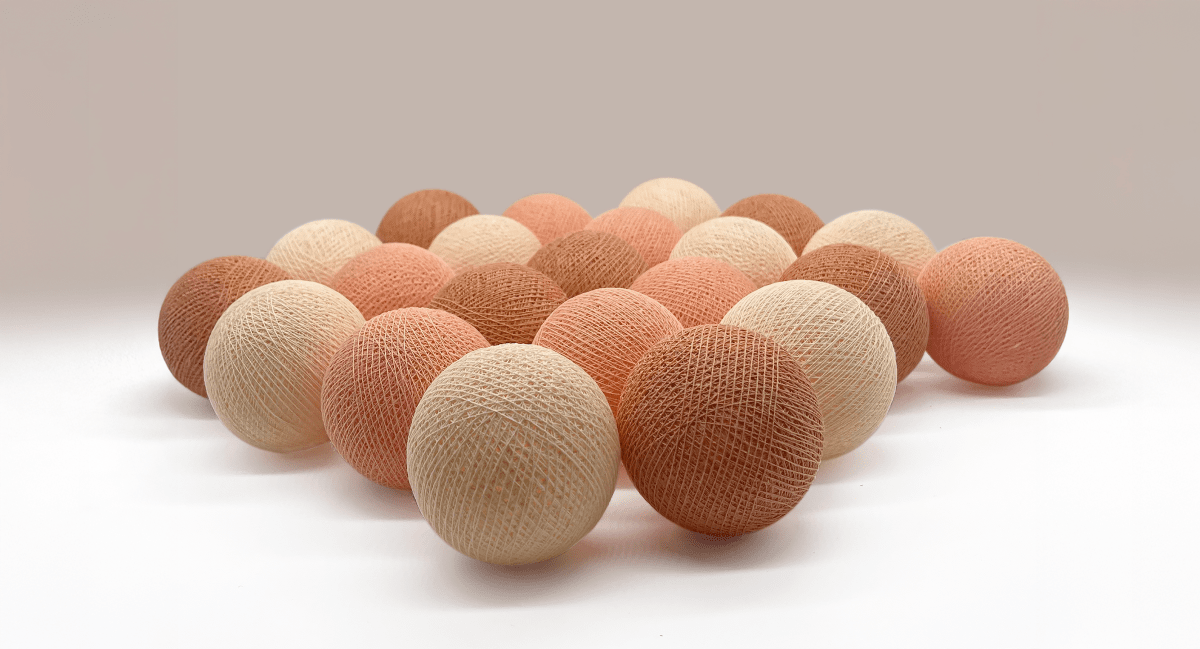 Irislights Peach 20 bollar Peach från Irislights - Skapa en mysig och dekorativ st&auml;mning med denna ljusslinga i tre olika nyanser av rosa fr&aring;n Irislights.