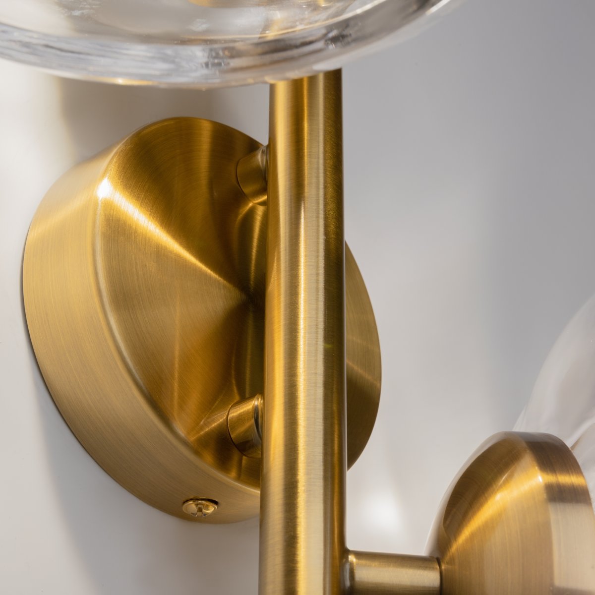 Miracle 2 Mässing vägglampa från Maytoni - Miracle v&auml;gglampa &auml;r inspirerad av japanska gravyrer fr&aring;n 1800-talet och kombinerar orientaliska konstn&auml;rliga tekniker med v&auml;sterl&auml;ndsk Art Deco-stil.