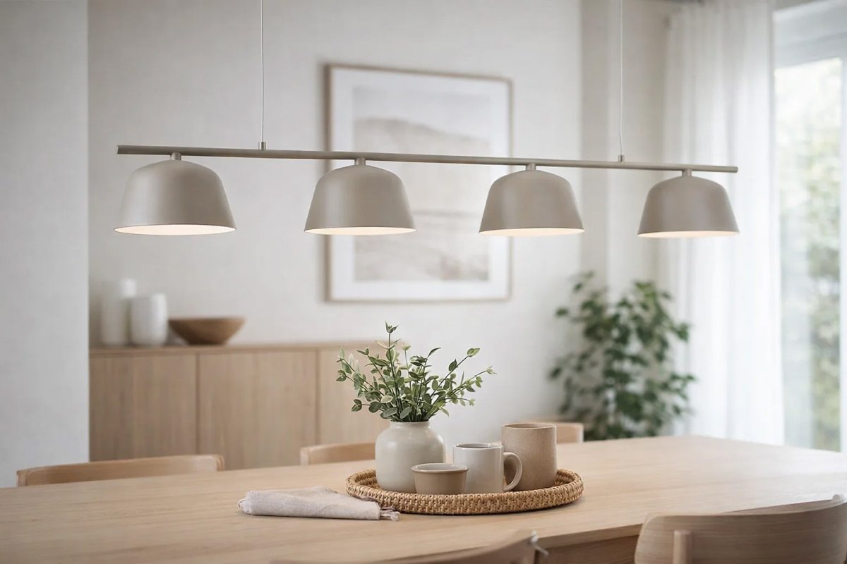 Pop 142cm Beige taklampa från Nordic Lighting - Pop &auml;r en stilren taklampa i metall med en mjuk, beige finish som ger ett lugnt och modernt intryck.