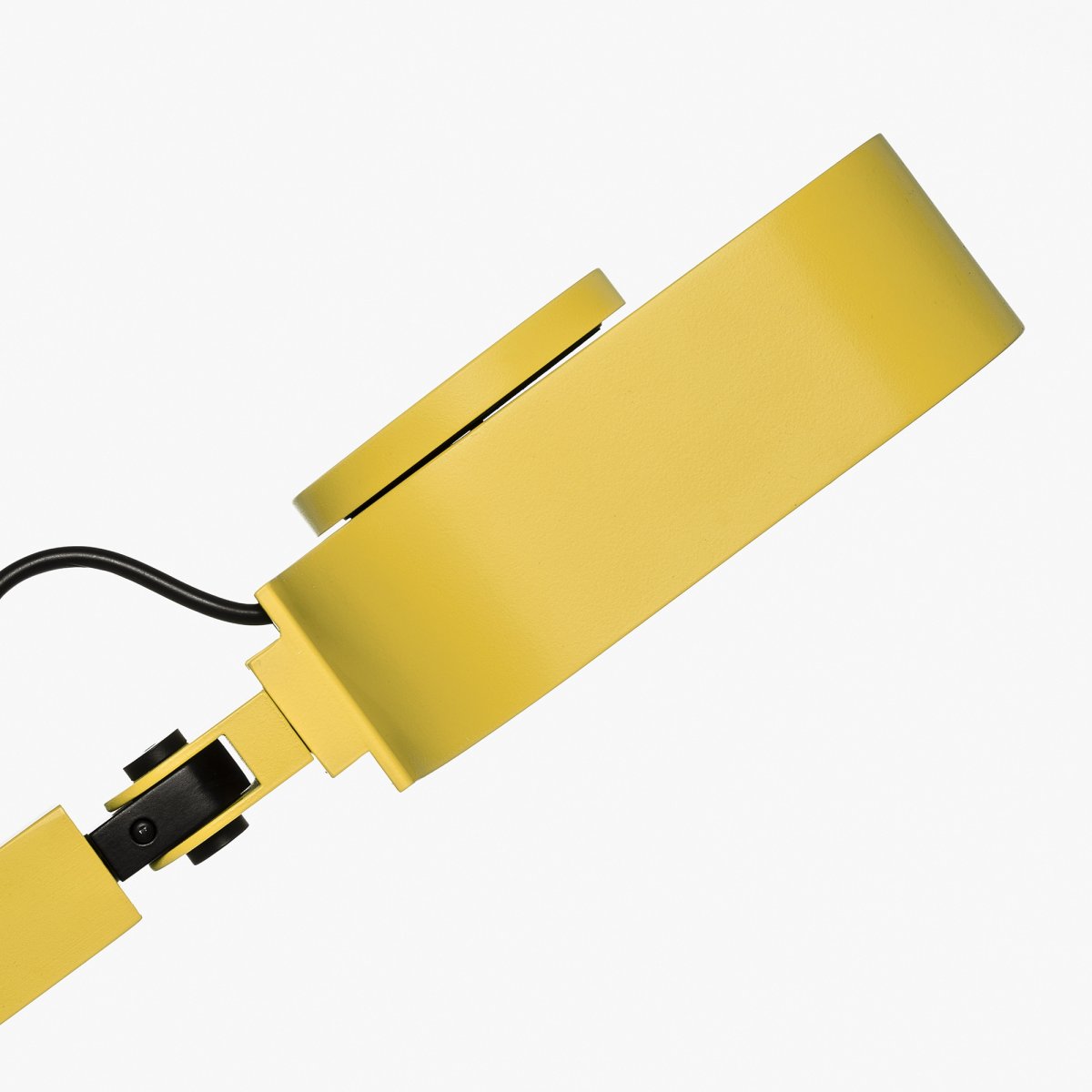 Inviting 86cm Gul skrivbordslampa från Faro Barcelona - Lampans huvud kan justeras b&aring;de horisontellt och vertikalt f&ouml;r att f&ouml;lja dina behov, och ljusstyrkan och f&auml;rgtemperaturen &auml;r dimbar.