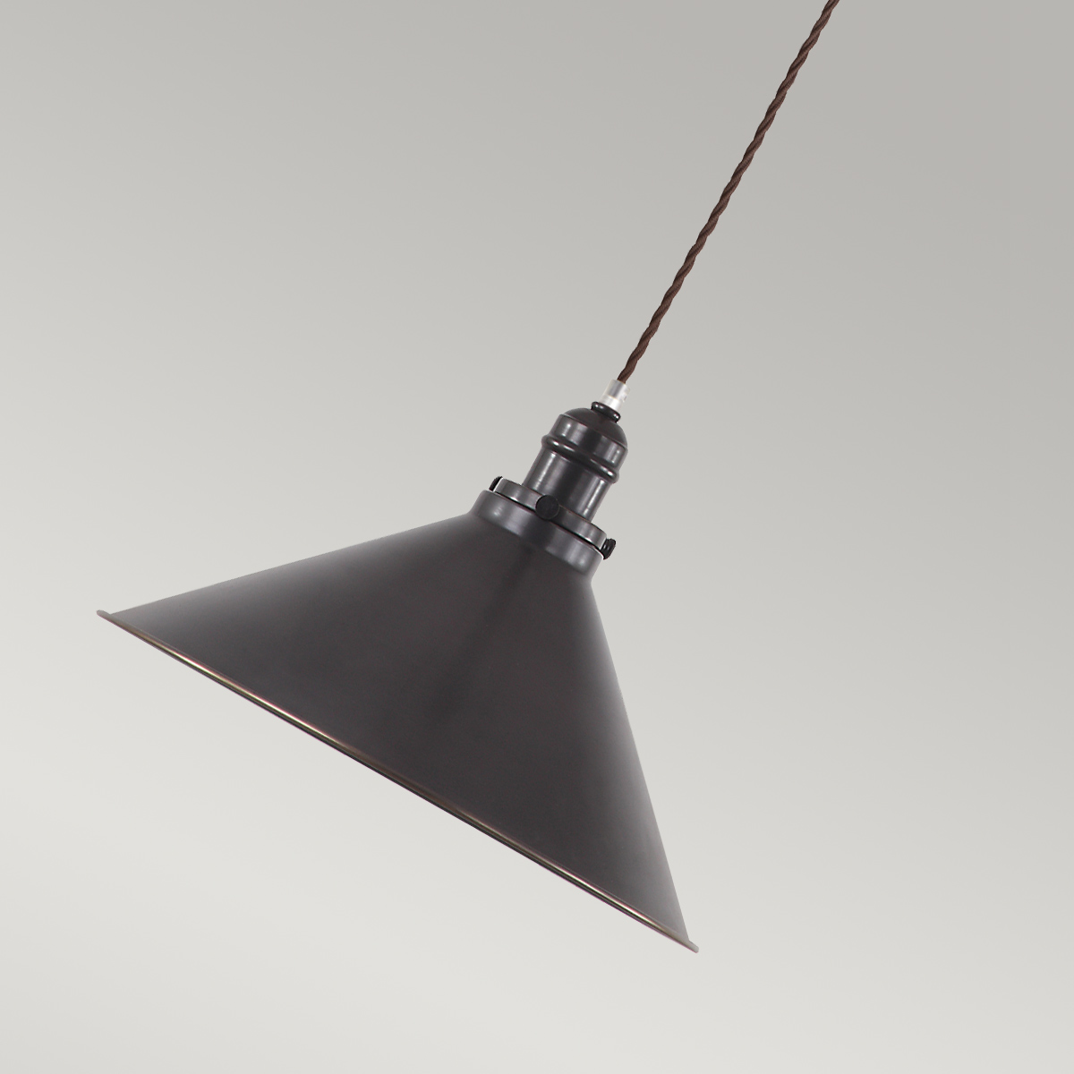 Provence Ø37 Antik brons taklampa från Elstead Lighting - Provence takpendel i gammal brons &auml;r inspirerad av franska designstilar fr&aring;n mitten av 1900-talet, d&auml;r den ofta anv&auml;ndes f&ouml;r att belysa bord i k&ouml;k, kaf&eacute;er och bistron.