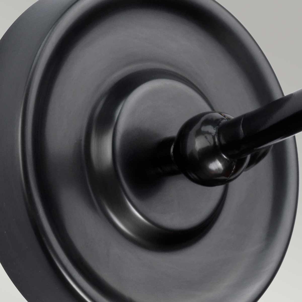 Provence Ø20 Antik brons vägglampa från Elstead Lighting - Lampan &auml;r tillverkad i st&aring;l och har en justerbar led som g&ouml;r det enkelt att rikta ljuset dit det beh&ouml;vs.