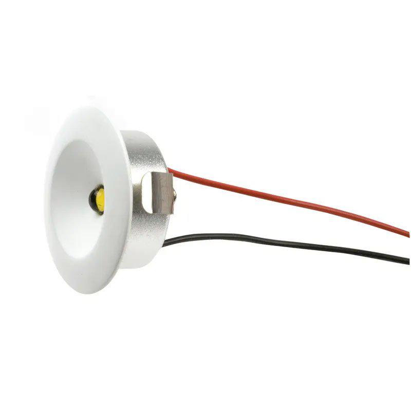 Q-33 Mini Downlight 2700K Vit från Designlight - Denna downlight ger ett snyggt accentljus med 105 graders spridning och ljusfl&ouml;de p&aring; 105 lumen, med sin l&aring;ga inbyggnad p&aring; 14mm kan downlighten anv&auml;ndas f&ouml;r inf&auml;llt montage i hyllor, sk&aring;p, f&ouml;nstersmyg och mycket mer.