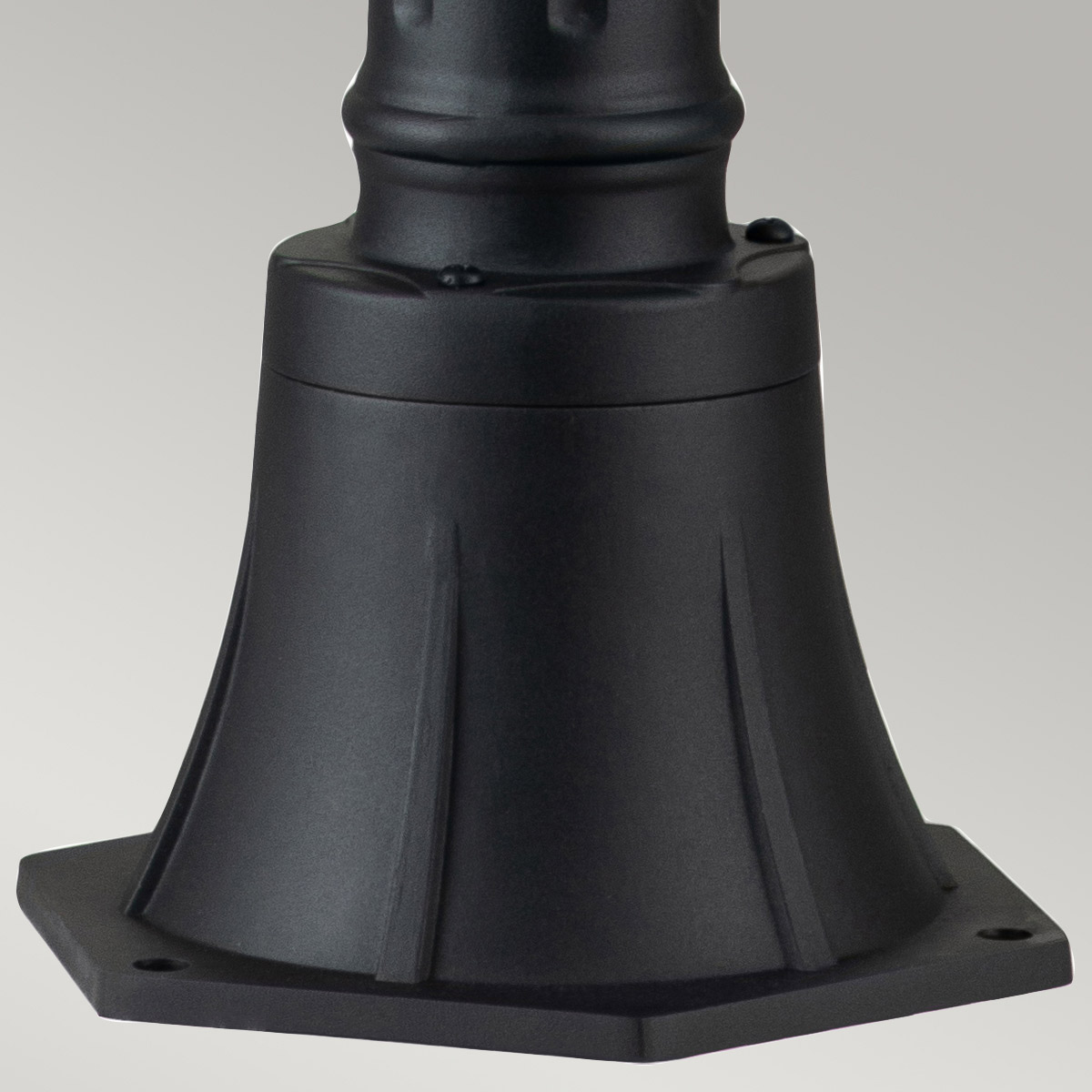 Alford Place 110cm Svart pollare från Elstead Lighting - Alford Place &auml;r en stilren och klassisk pollare som ger din entr&eacute; eller tr&auml;dg&aring;rd en elegant touch.