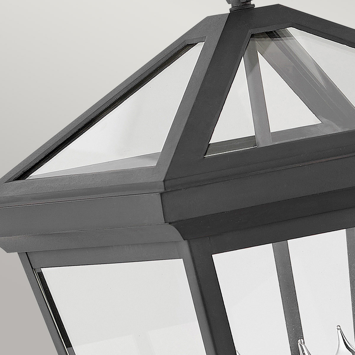 Alford Place 54cm Svart utelampa från Elstead Lighting - Alford Place &auml;r en klassisk och elegant fasadlampa som kombinerar tidl&ouml;s design med h&ouml;g kvalitet.