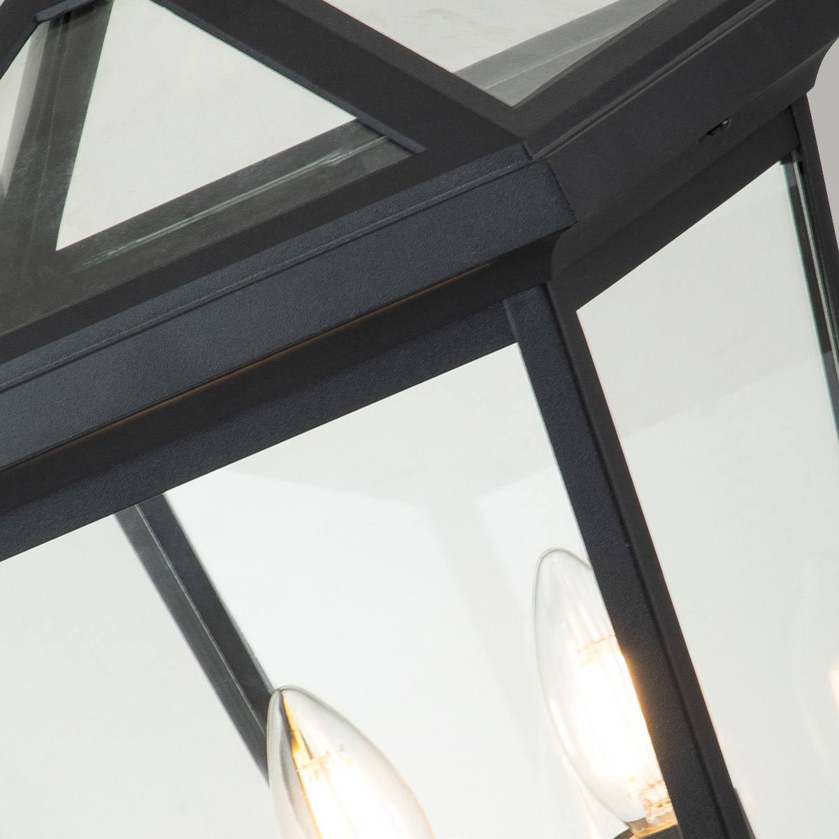 Alford Place 50cm Svart från Elstead Lighting - Alford Place &auml;r en stilren och klassisk portlykta som ger din entr&eacute; eller tr&auml;dg&aring;rd en elegant touch.
