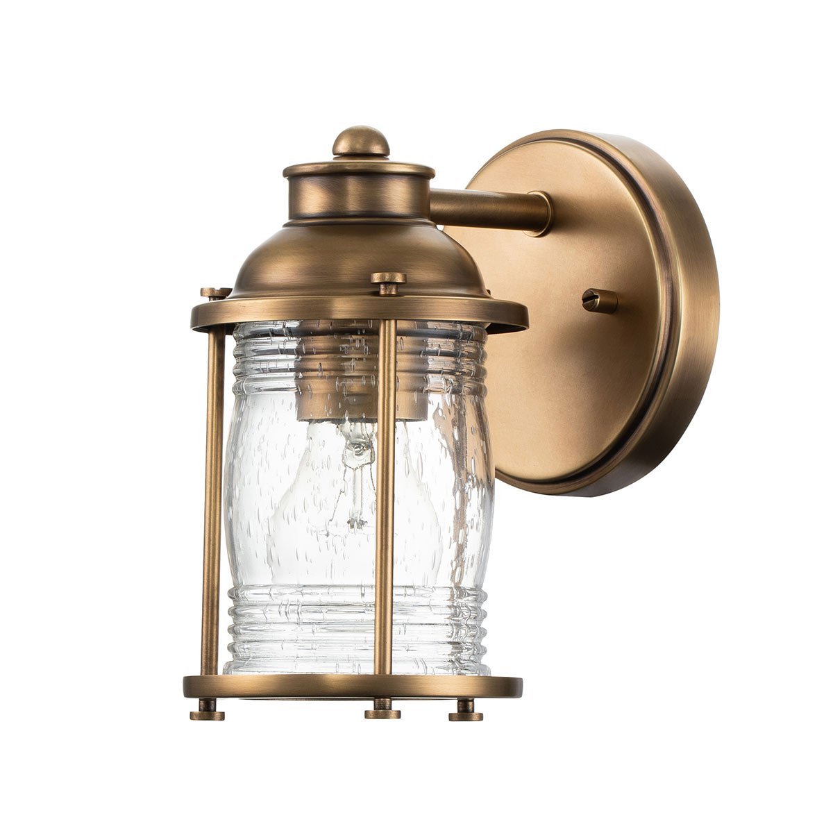 Ashland Bay 20cm Mässing badrumslampa från Elstead Lighting - Tillverkad av st&aring;l och glas, erbjuder den en lyxig m&auml;ssingsfinish och ett vackert strukturerat glas som sprider ljuset p&aring; ett behagligt s&auml;tt.