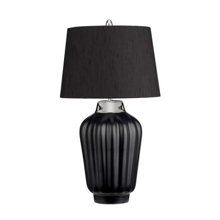 Bexley 56cm Svart bordslampa från Elstead Lighting - Den levereras med en avsmalnande lampsk&auml;rm i svart konstsilke med en silverlaminerad insida, handgjord i Storbritannien.