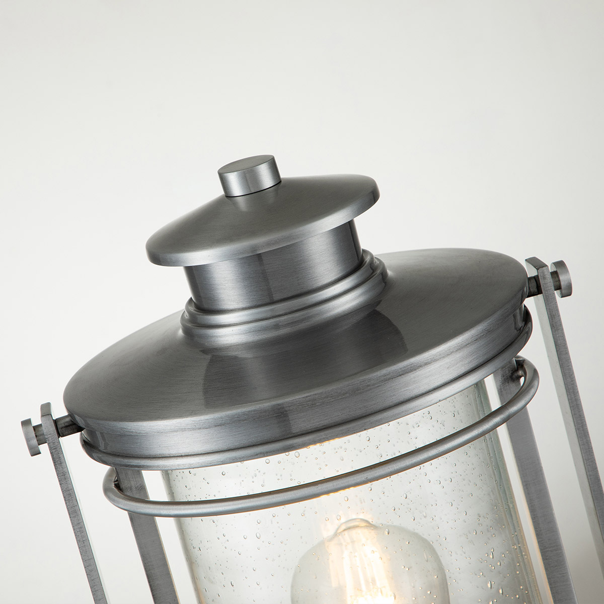 Booker 47cm Aluminium från Elstead Lighting - Booker &auml;r en stilfull och robust portlykta med en design inspirerad av klassiska marina lanternor.