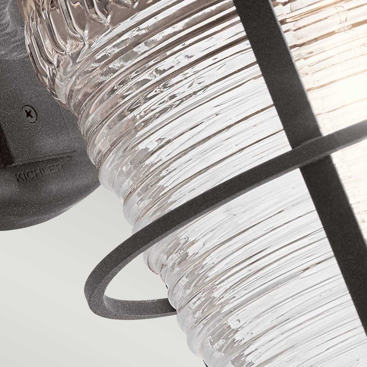 Chance Harbor 55cm Zink utelampa från Elstead Lighting - Chance Harbor &auml;r en klassisk och robust fasadlampa med en design inspirerad av maritim stil.