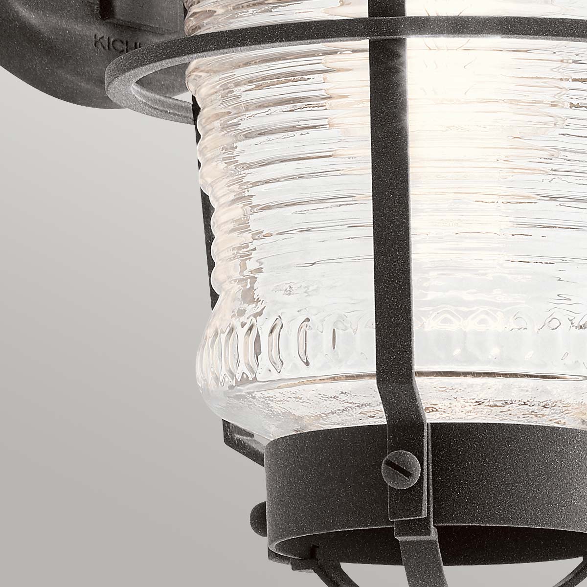 Chance Harbor 37cm Zink utelampa från Elstead Lighting - Chance Harbor &auml;r en klassisk och robust fasadlampa med en design inspirerad av maritim stil.