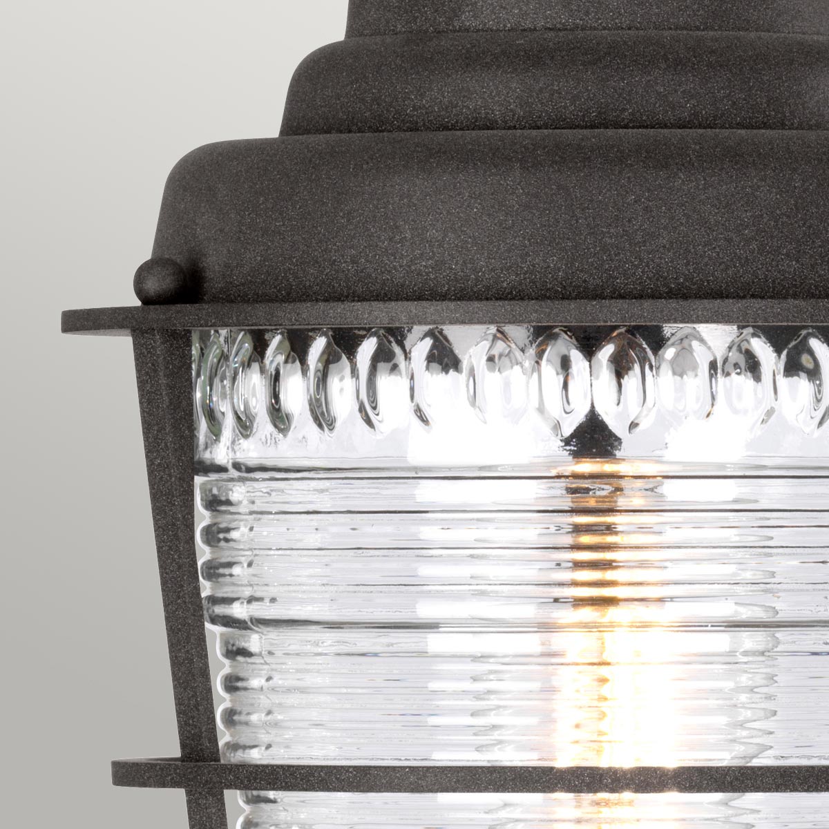 Chance Harbor 50cm Zink från Elstead Lighting - Chance Harbor &auml;r en klassisk och robust portlykta med en design inspirerad av maritim stil.